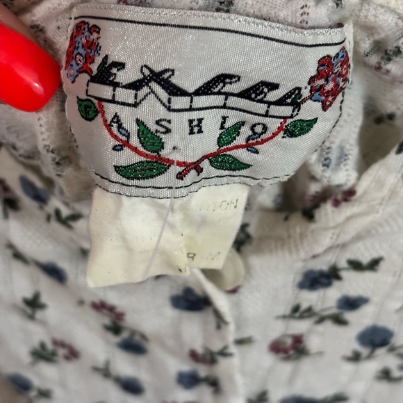 white mini 90s dress cotton like with little ditzy flowers and button up 90s y2k - Picture 3 of 12